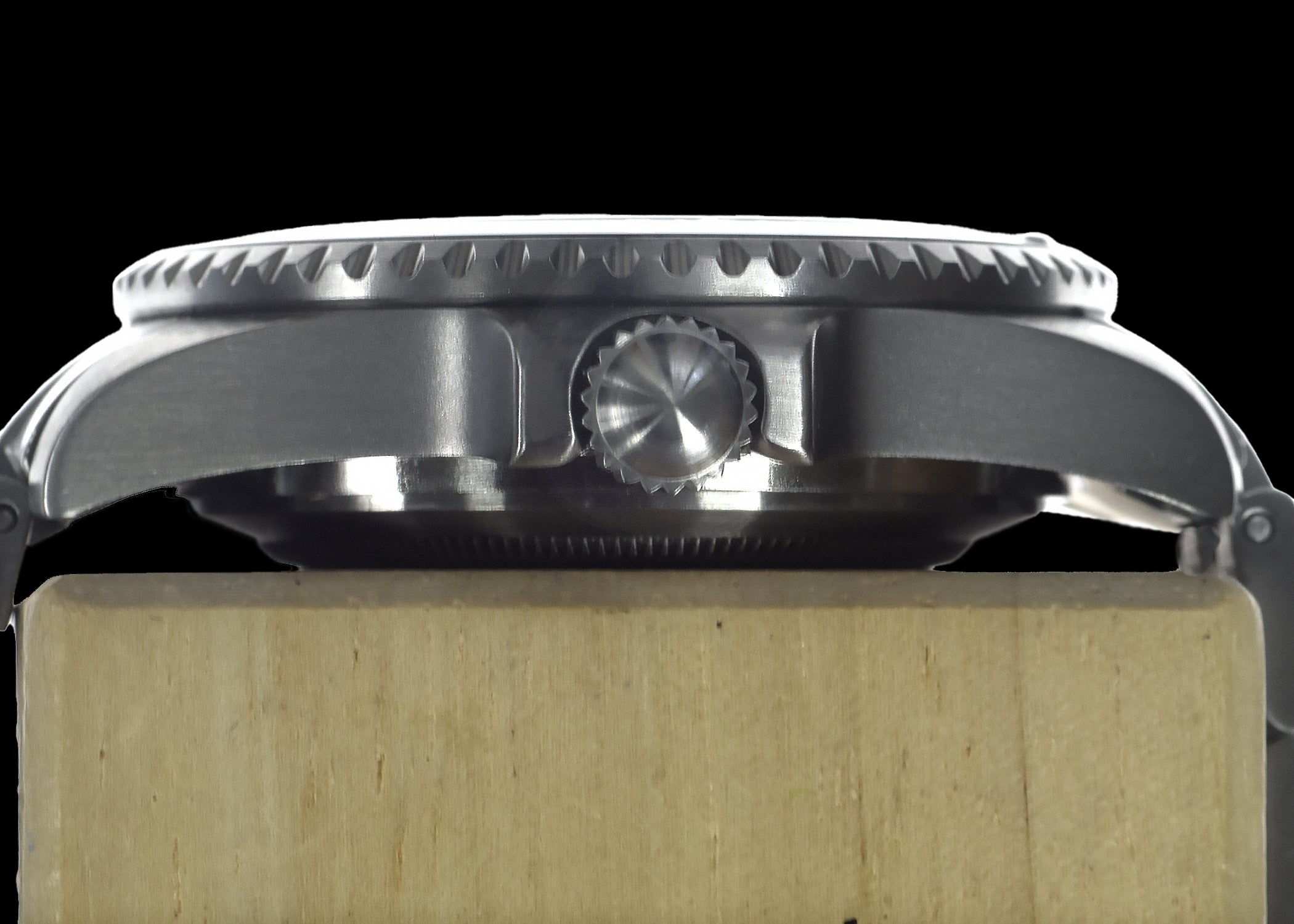 MWC 24 Jewel 1982 Pattern 300m Automatic Military Divers Watch with Sapphire Crystal on a Matching Stainless Steel Bracelet (Date Version)