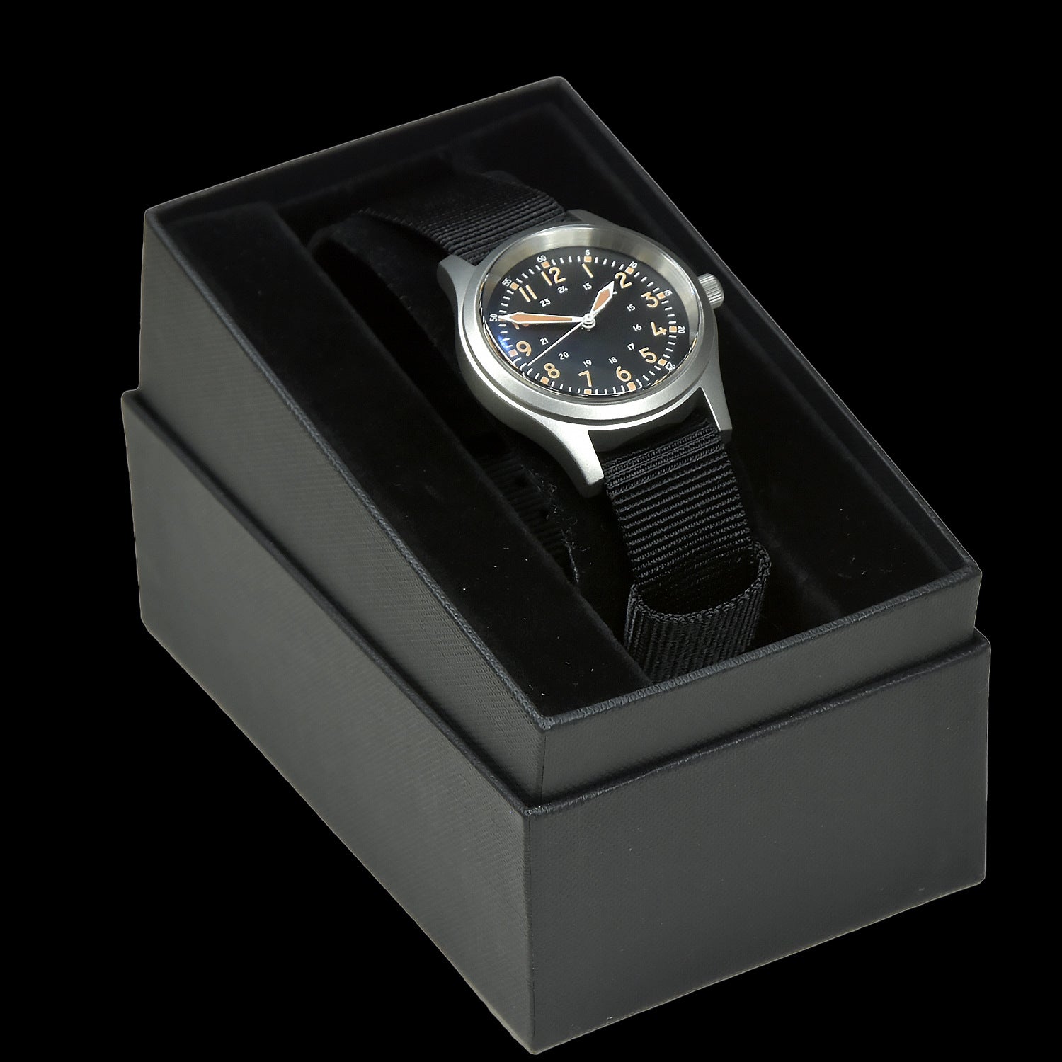 A-17 U.S 1950s Korean War Pattern Automatic 100m Water Resistant Military Watch with Shatter and Scratch Resistant Box Sapphire Crystal